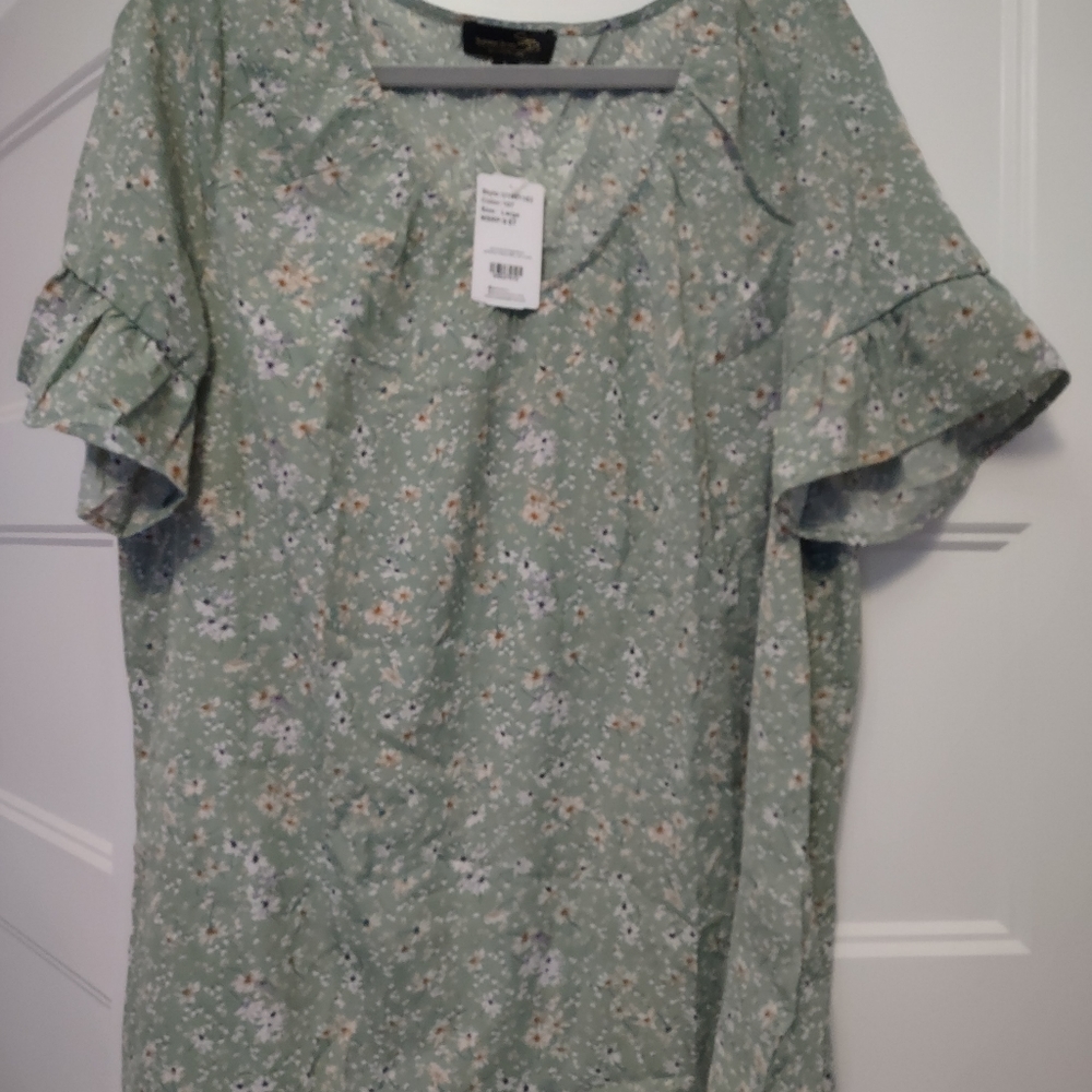 Suzanne Betro (NWT) Signature Series Ladies Blouse